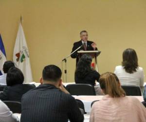 El ministro de Turismo salvadoreño, Napoleón Duarte en el taller “Estrategias de Mercadeo y Comercialización Internacional de Servicios de Turismo Médico”. (Foto: Cortesía).