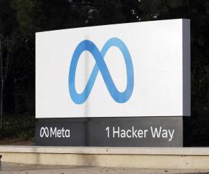 <i>Señalización de Meta frente a la sede de la empresa en Menlo Park, California, EE.UU., en una footgrafía de archivo. EFE/JOHN G. MABANGLO</i>