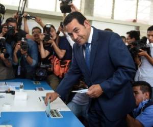 Morales comenzó a crecer en la preferencia del electorado como un candidato externo a la política, al calor del creciente rechazo de los guatemaltecos a los escándalos de corrupción.