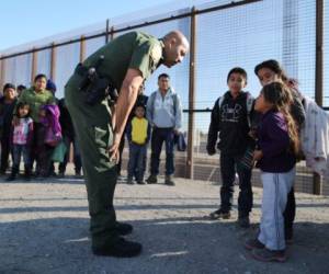 A group of Central American migrants is questioned about their children's health after surrendering to U.S. Border Patrol Agents south of the U.S.-Mexico border fence in El Paso, Texas, U.S., March 6, 2019. REUTERS/Lucy Nicholson - RC141DB609C0