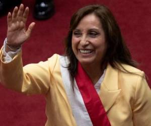 Vicepresidenta Dina Boluarte asume el mando en Perú