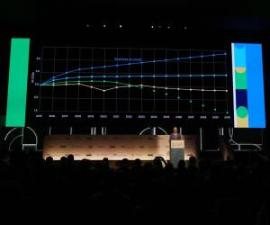 <i>El director ejecutivo de C40 Cities, Mark Watts habla este lunes, durante el foro de lideres locales de la COP30 y la Cumbre Mundial de Alcaldes C40 Cities, en Rio de Janeiro (Brasil). EFE/ Lucas Figueiredo</i>