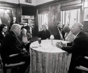 <i>Durante el encuentro, en Mar-a-Lago, Asfura presentó a Trump una propuesta estratégica de infraestructura que incluye la creación de una ruta ferroviaria para conectar diversos puntos de Honduras. Foto de cortesía</i>