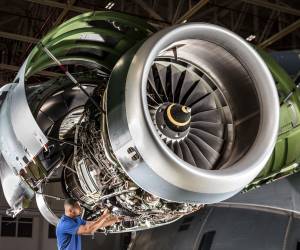 <i>Los aviones comerciales fueron el producto más demandado, con un crecimiento anual del 42 %, seguidos por las aeronaves militares, con una subida del 10 %. Foto de cortesía</i>