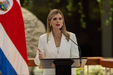 <i>La presidenta de Costa Rica, Laura Fernández, dijo que analizará con su equipo la invitación a visitar Ucrania. Foto de cortesía</i>