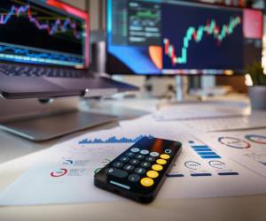 <i>Desde la perspectiva sectorial, las actividades financieras y de seguros lideraron ampliamente la captación de IED en 2025, concentrando el 69 % del total anual. Foto de iStock</i>