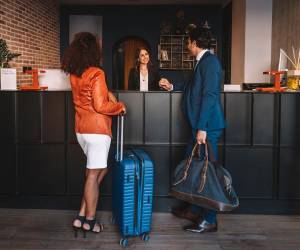 <i>El sector panameño con las mejores perspectivas es Hospitalidad, con una expectativa de empleo de 80 %. LeoPatrizi / Getty Images</i>