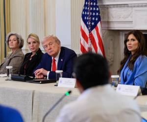 El acuerdo entre ambas partes es anunciado dos semanas después de que Donald Trump presentara la propuesta junto al primer ministro israelí, Benjamin Netanyahu. Foto de cortesía