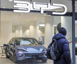 China sigue siendo el mayor centro de fabricación de vehículos eléctricos del mundo, produciendo casi tres cuartas partes de los cerca de 22 millones de coches eléctricos fabricados a nivel mundial el año pasado. (Foto: EFE)