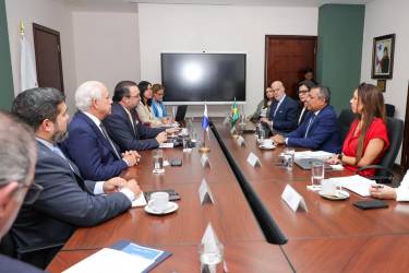 <i>El encuentro se realizó con el propósito de ampliar la agenda bilateral entre ambos países y explorar nuevas oportunidades de inversión, comercio y cooperación. Foto de cortesía</i>