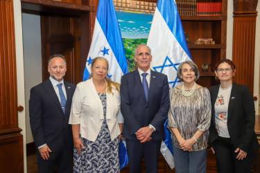 <i>Junto al Presidente Nasry Asfura y la Canciller Mireya Agüero, sostuvieron una reunión con la Directora General del Desarrollo del Estado de Israel para avanzar la cooperación entre Israel y Honduras. Foto de cortesía</i>