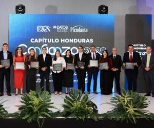 Líderes empresariales de Honduras recibieron reconocimientos como Doble Confianza y Empresas líderes de Alta Confianza. Fotos Yoseph Amaya y Moisés Valenzuela.
