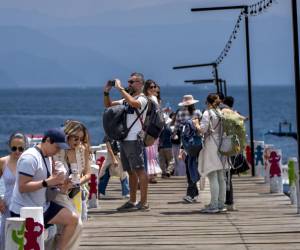 <i>El INGUAT resaltó que el incremento sostenido en la llegada de visitantes favorece la actividad económica de hoteles, restaurantes, operadores turísticos, comercios y otros prestadores de servicios. Foto de cortesía</i>