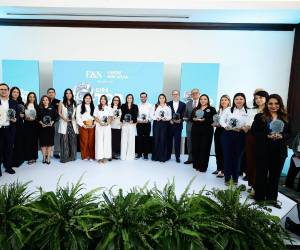 Cada uno de los representantes de las marcas líderes TOM se llevaron una presea que les recuerda su preferencia en Honduras.