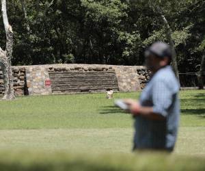 <i>Fotografía que muestra una de las áreas del Parque Arqueológico Cihuatán, en Aguilares, el más grande de El Salvador y que fue habitado por indígenas mayas y de otros grupos étnicos. EFE/Rodrigo Sura</i>