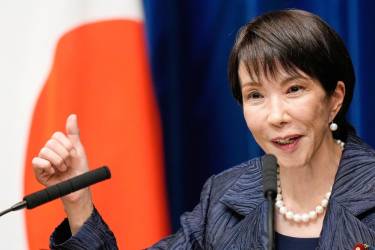 <i>La primera ministra de Japón, Sanae Takaichi, habla durante una conferencia de prensa en la oficina del primer ministro en Tokio, Japón, el 21 de octubre de 2025. Takaichi se convirtió en la primera primera ministra de Japón el 21 de octubre. (Japón, Tokio) EFE/EPA/EUGENE</i>