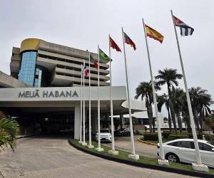 En su comunicado, Meliá explica que está evaluando los impactos financieros de esta decisión, (Foto: EFE/ Ernesto Mastrascusa)