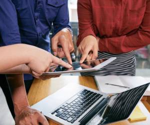 <i>Automatización, análisis de datos y nuevas habilidades digitales forman parte de los cambios que ya transforman la dinámica laboral en empresas de distintos sectores. Foto de iStock</i>