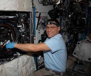 Se hablará español en la Luna y en Marte, pronostica astronauta latino Frank Rubio