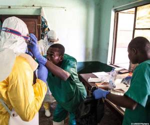 <i>El virus del Ébola se transmite por contacto directo con fluidos corporales de personas o animales infectados y causa fiebre hemorrágica grave, vómitos, diarrea y hemorragias internas. Foto de cortesía</i>