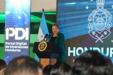 La presidenta Xiomara Castro participó en el lanzamiento y enfatizó que la herramienta forma parte del proceso de refundación para modernizar el Estado y acercar la tecnología a la ciudadanía. Foto de cortesía