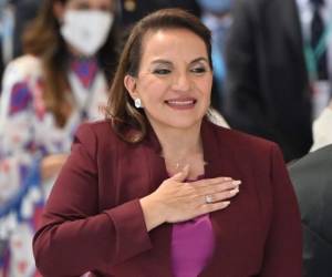 Honduran president-elect Xiomara Castro gestures after swearing in during her inauguration ceremony, in Tegucigalpa, on January 27, 2022. - Honduras president-elect Xiomara Castro swore in as the country's first woman president on Thursday, as confusion reigns over who will be head of congress during her four-year term. (Photo by Luis Acosta / AFP)