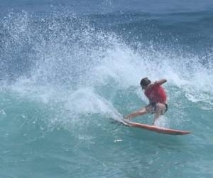 Stephanie Gilmore of Australia rides a wave in the women's repechage round during the 2021 Surf City ISA World Surfing Games in El Sunzal, El Salvador on June 4, 2021. (Photo by MARVIN RECINOS / AFP)