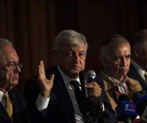Mexico's President-elect Andres Manuel Lopez Obrador (2-L) speaks during a press conference flanked by Mexican engineering academic Javier Jimenez Espiritu (L) and appointed presidency's coordinator Alfonso Romo (2-R) in Mexico City, on August 17, 2018. Lopez Obrador said Friday there will be a referendum in October on whether to continue the works -valued in 13,000 million dollars- for Mexico City's new airport or not. / AFP PHOTO / Pedro PARDO