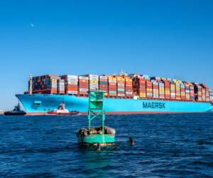 Maersk Essen enters the Port of Los Angeles