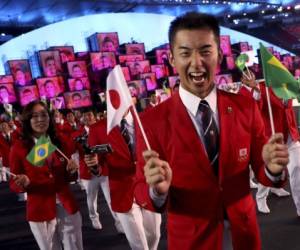 2016 Rio Olympics - Opening ceremony - Maracana - Rio de Janeiro, Brazil - 05/08/2016. Athletes from Japan march in during the opening ceremony. REUTERS/Damir Sagolj FOR EDITORIAL USE ONLY. NOT FOR SALE FOR MARKETING OR ADVERTISING CAMPAIGNS