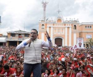 La orden de aprehensión contra Baldizón, que se postuló en las comicios de 2011 y 2015, fue por los supuestos delitos de asociación ilícita, cohecho pasivo y lavado de dinero u otros activos. (Foto: AFP).