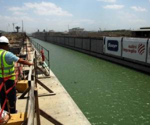 Aunque la ampliación del Canal no es el tema principal de la huelga, los trabajos han quedado detenidos en momentos donde el consorcio encargado del proyecto apura las pruebas para inaugurar la nueva vía en abril de 2016. (Foto: Archivo).