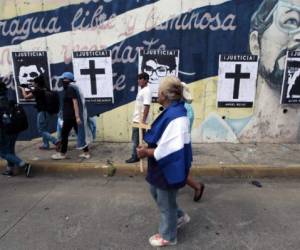 Madres marchan en la manifestación del movimiento 'Madres de Abril', cuyos hijos murieron en las protestas contra el presidente Daniel Ortega. AFP PHOTO / DIANA ULLOA