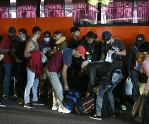 Migrantes venezolanos abandonan Guatemala tras la entrada en vigor de nuevas medidas migratorias en EEUU.