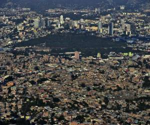 <i>Honduras firmó en 2023 un acuerdo técnico por 36 meses con el FMI, lo que le permitirá al país acceder a alrededor de 830 millones de dólares para financiar políticas de reformas económicas. FOTO Orlando SIERRA / AFP</i>