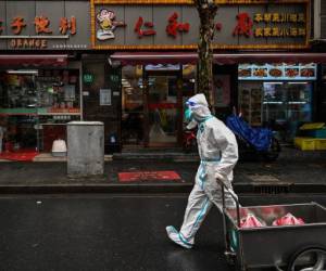 Empieza confinamiento en la ‘ciudad iPhone’ de China tras violentas protestas