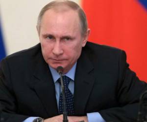 El presidente ruso, Vladimir Putin, fortalece su posición interna mientras Estados Unidos y la Unión Europea tratan de debilitarle internacionalmente con sus sanciones. (Foto: politico.com).