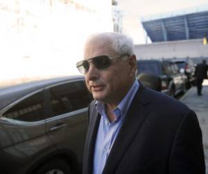 Panamanian former president and deputy of the Central American Parliament (Parlacen) Ricardo Martinelli leaves the Parlacen building after a meeting, in Guatemala City on January 28, 2015. AFP PHOTO Johan Ordonez / AFP PHOTO / JOHAN ORDONEZ