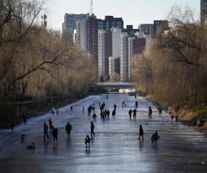 Chinos empiezan a planear viajes tras anuncio del fin de las cuarentenas