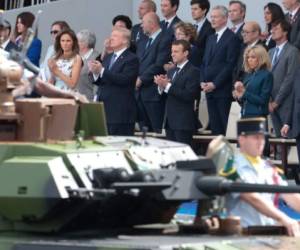 Foto de archivo del 14 de julio de 2017, donde destacan los presidentes Emmanuel Macron, Francia, y Donald Trump, EEUU. Durante un desfile militar por la toma de la Bastilla. Trump busca celebrar un desfile militar para el 4 de julio, día de la Independencia de su país.