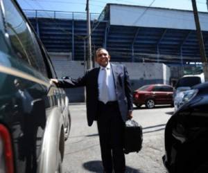 Former Honduran president and deputy of the Central American Parliament (Parlacen) Porfirio Lobo leaves the Parlacen building after a meeting, in Guatemala City on January 28, 2015. AFP PHOTO Johan Ordonez / AFP PHOTO / JOHAN ORDONEZ