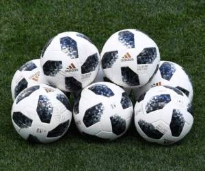 A group of Adidas Telstar 18 balls, the official ball of the tournament, are pictured on the pitch ahead of the Russia 2018 World Cup Group F football match between Sweden and South Korea at the Nizhny Novgorod Stadium in Nizhny Novgorod on June 18, 2018. / AFP PHOTO / Dimitar DILKOFF / RESTRICTED TO EDITORIAL USE - NO MOBILE PUSH ALERTS/DOWNLOADS