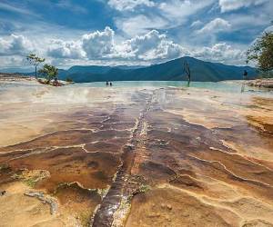 <i>Únicamente un 56 % de los cuerpos de agua evaluados en 120 países se consideran de buena calidad. Foto de javarman3 / Getty Images/iStockphoto</i>