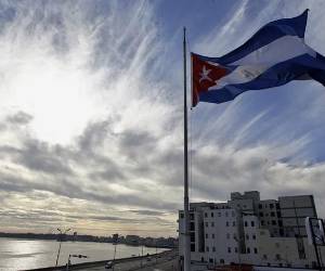 <i>El total de ciudadanos cubanos expulsados alcanzaría unas 21 personas, entre diplomáticos y familiares. (Foto: EFE</i><b>)</b>