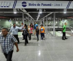 Las autoridades planifican incluso una tercera línea para aliviar el caótico sistema de transporte y los constantes atascos de tráfico. (Foto: AFP).