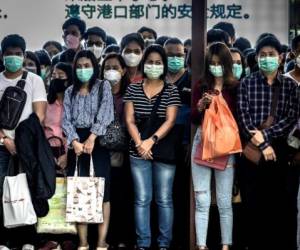 La Organización Mundial de la Salud (OMS) declaró este jueves la emergencia internacional ante el brote del nuevo coronavirus en China, aunque señaló que 'no hay razones' para limitar los viajes o el comercio con ese país.