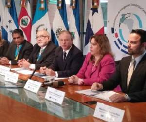 Alden Rivera, ministro de Desarroll Económico de Honduras (segundo por la izquierda) apunta que unificando los esfuerzos regionales sería posible llegar a construir la “quinta economía más importante de Latinoamérica”. (Foto: SDE).