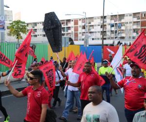 Hubo algunos enfrentamientos entre trabajadores del Sindicato Único de los Trabajadores de la Construcción y Similares (Suntracs) y miembros de la Policía. Foto cortesía