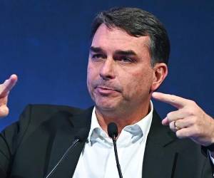 Vamos a recuperar la esperanza del pueblo brasileño, que ya no soporta tanta violencia y tantas acciones inconstitucionales, afirmó Flavio Bolsonaro, a través de redes sociales. (Foto: EFE)