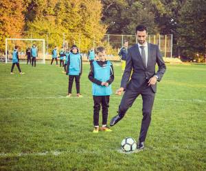 <i>Álvaro Arbeloa dirigía al Castilla desde junio de 2025, tomando el relevo de Raúl González, y toda su carrera como técnico se ha desarrollado en la cantera madridista, donde comenzó en la temporada 2020/2021 dirigiendo al Infantil A, en la que se proclamó campeón de liga. Foto de cortesía</i>